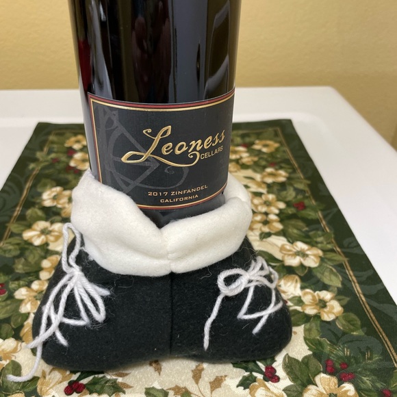 NWOT Christmas Wine Bottle Topper. Santa Head and Boots. Ready for Gift Giving. - Picture 3 of 4